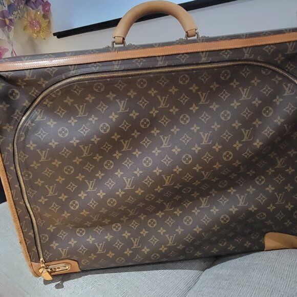 Louis Vuitton - Picture 11 of 11